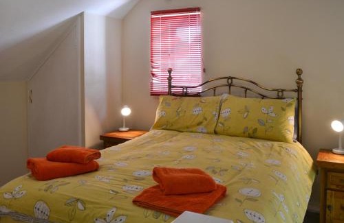 Wroxham House | Family-Friendly Puffin Cottage: Rated 8/10 by Guests