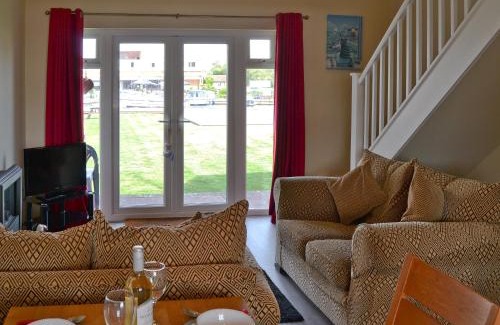 Wroxham House | Family-Friendly Puffin Cottage: Rated 8/10 by Guests