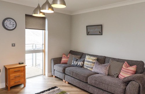 Seahouses Apartment | Experience Puffin View: 4-Star Family-Friendly Escape
