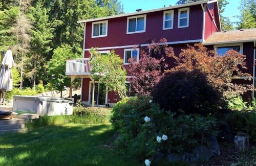 Seabeck House | Experience the Puget Sound Retreat with Ocean Views & Spa