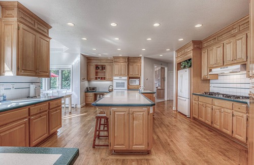 Clinton House | Unforgettable Puget Sound-View Getaway with Fun & Relaxation