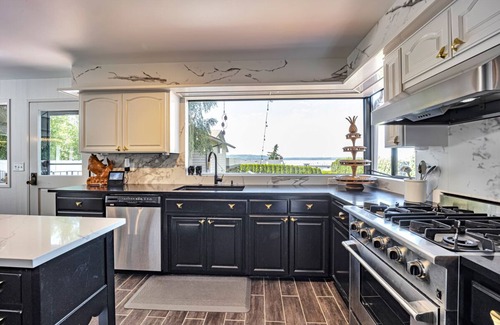 Des Moines House | Gorgeous Puget Sound View Retreat in Marina Beach Town