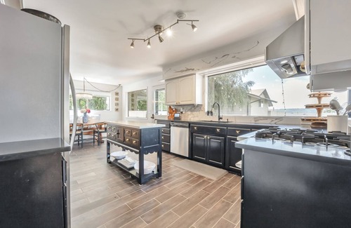 Des Moines House | Gorgeous Puget Sound View Retreat in Marina Beach Town