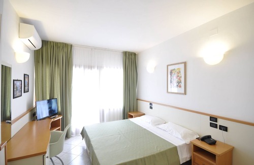 Vieste Hotel | Relax at Pugnochiuso Resort - Hotel Degli Ulivi with Ocean Views