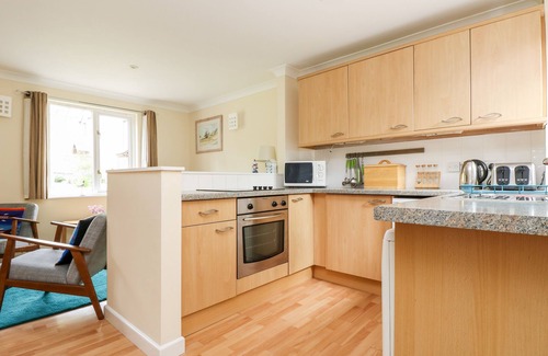 Maenporth Cottage | Relax at Pugwash Cottage with Oceanfront Views & Pet-Friendly