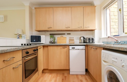 Maenporth Cottage | Relax at Pugwash Cottage with Oceanfront Views & Pet-Friendly
