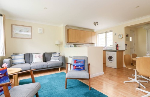 Maenporth Cottage | Relax at Pugwash Cottage with Oceanfront Views & Pet-Friendly