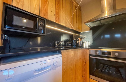 Puigcerda Apartment | Discover Puigcerdà Cal Gatesques: Relaxing Spa and Family Stay