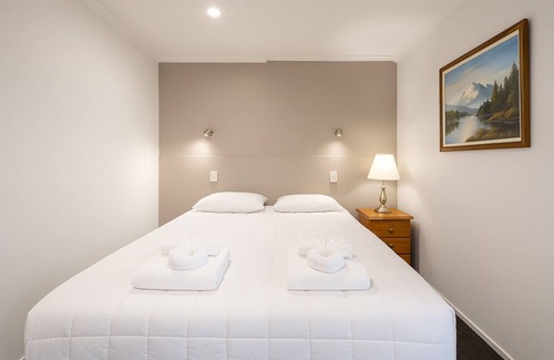 Pukekohe Hotel | Cozy Pukekohe Motel - Family-Friendly with Kitchen & Breakfast