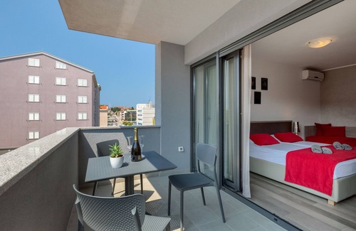 Pula Bed & Breakfast | Comfortable Stay at Pula City Center with Breakfast Included