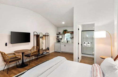 Chandler Apartment | Experience Pulehua Studio Suite: Oceanfront Bliss Awaits!
