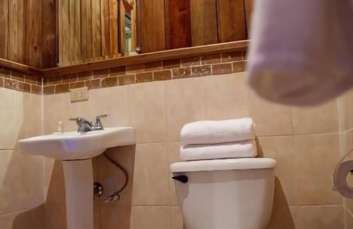San Buenaventura Hotel | Discover Pulhapanzak Waterfalls Cabins with Pool & Spa