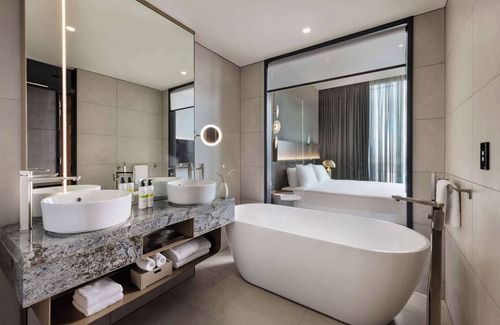 Mangere Hotel | Elegant Pullman Auckland Airport: 5-Star Eco-Friendly Escape