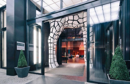 Tiergarten Hotel | Indulge at Pullman Berlin Schweizerhof with Pool & Spa
