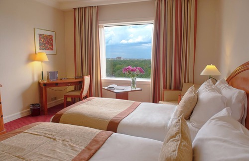 Kiseleff Hotel | Discover Pullman Bucharest: 4-Star Comfort with Spa & Dining