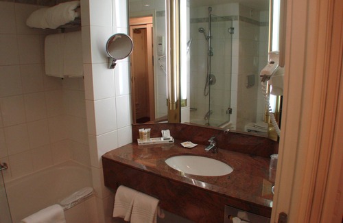 Kiseleff Hotel | Discover Pullman Bucharest: 4-Star Comfort with Spa & Dining