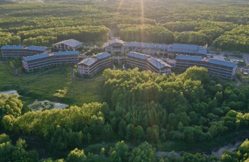 Changbai Mountain West Slope Hotel | Experience Pullman Changbaishan Resort with Ocean Views