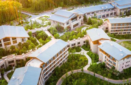 Changbai Mountain West Slope Hotel | Experience Pullman Changbaishan Resort with Ocean Views