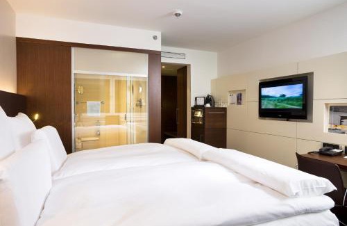 Altstadt-Nord Hotel | Discover Pullman Cologne: 4-Star Comfort & Pet-Friendly Stay