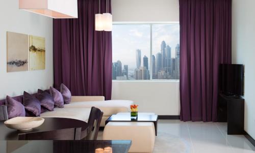 Jumeirah Lake Towers Hotel | Elegant Pullman Dubai Jumeirah Lakes Towers with Ocean Views
