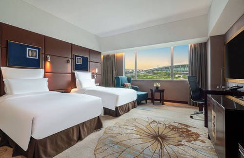 Huadu Hotel | Premier Pullman Guangzhou Baiyun Airport with Pool & Spa