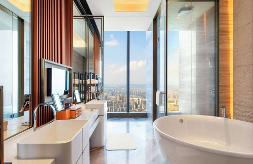 Huizhou Hotel | Elegant Pullman Huizhou Kaisa with Pool and Spa Amenities