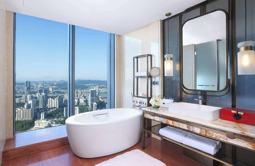 Huizhou Hotel | Elegant Pullman Huizhou Kaisa with Pool and Spa Amenities