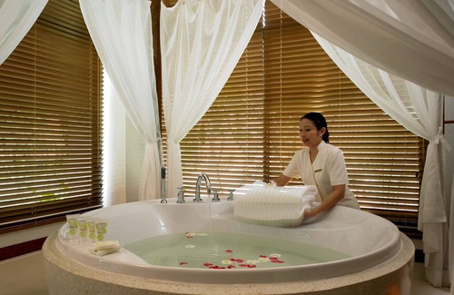 Khon Kaen Hotel | Discover Pullman Khon Kaen Raja Orchid: 4-Star Comfort & Spa