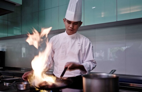 Kuching Hotel | Discover Pullman Kuching: 4-Star Comfort with Pool & Spa