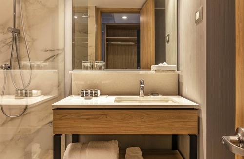 Armendariz Hotel | Experience Pullman Lima Miraflores: 4-Star Oasis with Pool