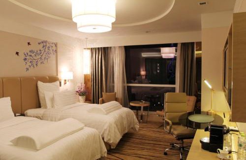 Lanshan District Hotel | Elegant Pullman Linyi Lushang with Oceanfront Amenities