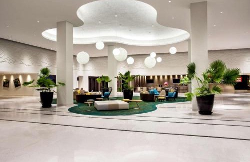 Miri Hotel | Discover Pullman Miri Waterfront: Oceanfront Bliss Await