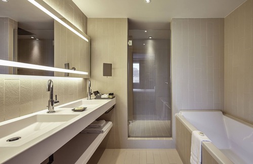 Faubourg de l'Arche Hotel | Elegant Stay at Pullman Paris La Défense - Spa & Dining