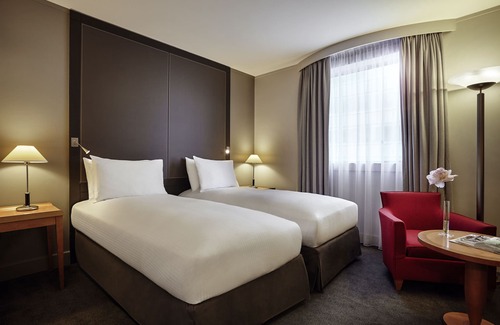 Faubourg de l'Arche Hotel | Elegant Stay at Pullman Paris La Défense - Spa & Dining