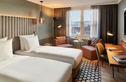 Vaihingen-Mitte Hotel | Experience Pullman Stuttgart Fontana: Pool, Spa & More!