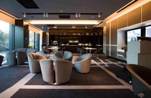 Mascot Hotel | Elegant Pullman Sydney Airport: 5-Star Comfort Awaits