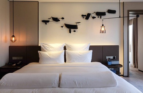Kunshan Hotel | Enjoy Poolside Relaxation at Pullman Zhouzhuang Hotel