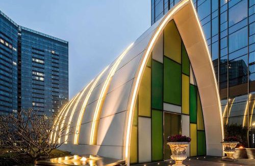 Zhuhai Gongbei Hotel | Elegant Pullman Zhuhai with Oceanfront Pool & Family-Friendly Amenities