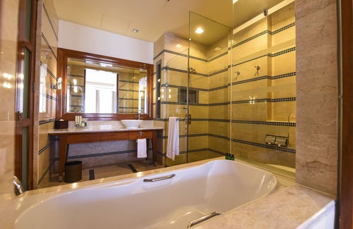 Putrajaya Hotel | Elegant PULSE GRANDE Hotel with Spa, Pool & Breakfast