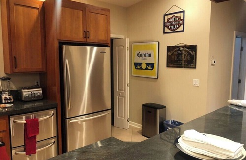 Guerneville Cottage | Pet-Friendly Pumpkin House with High Guest Ratings