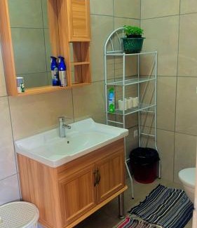 Atuona Apartment | Explore PUNAEI LODGE: Family-Friendly Retreat with Kitchen
