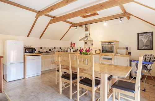 Little Glemham Cottage | Punch Cottage: Pet-Friendly Retreat with Garden in Little Glemham