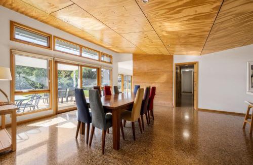 Porepunkah House | Relax at Punka River Retreat with Hot Tub & Child-Friendly Amenities