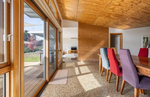 Porepunkah House | Relax at Punka River Retreat with Hot Tub & Child-Friendly Amenities
