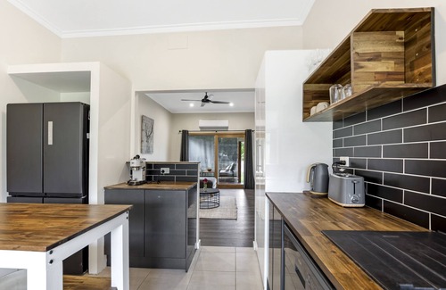 Porepunkah Cottage | Pet-Friendly Punkah Cottage: Guest Rated 10/10, Sleeps 6