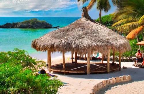 Tierra Bomba Island House | Eco-Friendly Punta Arena EcoHostal: Your Green Retreat