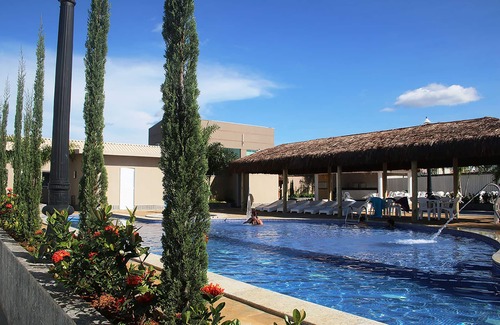 Setor Lagoa Quente House | Relaxing Retreat at Casa C with Pool and Lake Views