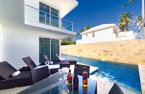 Bavaro Villa | Gather Your Friends at Punta Cana Beach Mansion Retreat
