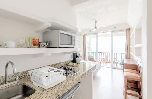 Punta Negra Apartment | Beachfront Studios at Punta Mita Litibu: Kitchen Amenities