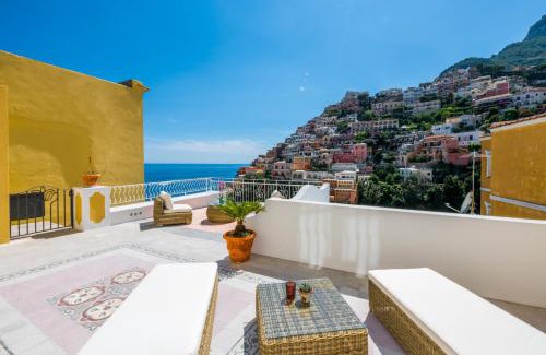 Positano City Centre House | Experience Punta Re: 4-Star Retreat with Hot Tub & Breakfast